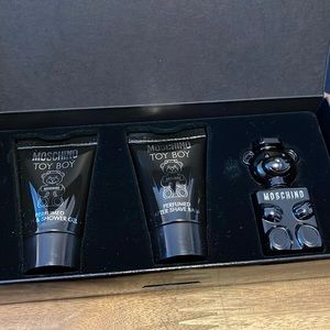 Moschino sampler set + dolce light blue body cream